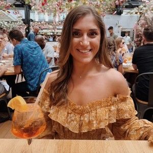 Meet your Posher, Olivia